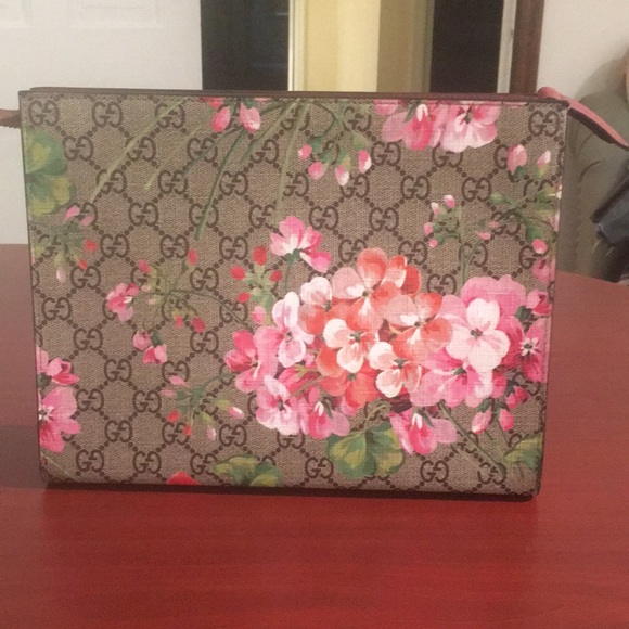gucci bloom pouch